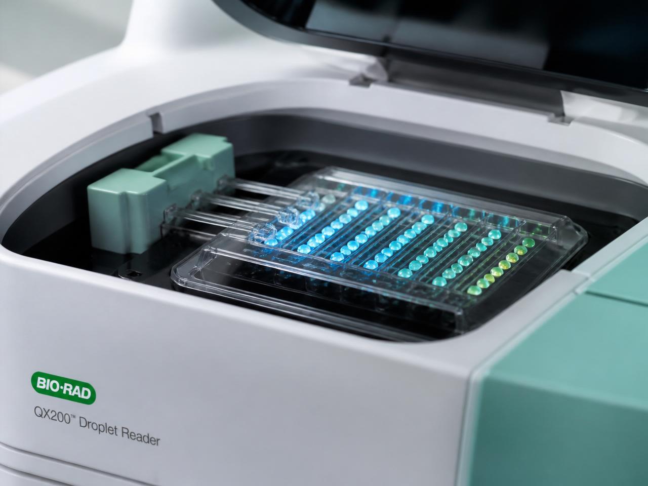 Digital droplet PCR instrument processing molecular samples